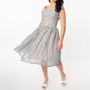 Magnolia Place daisy swing dress size large. Perfect for spring!